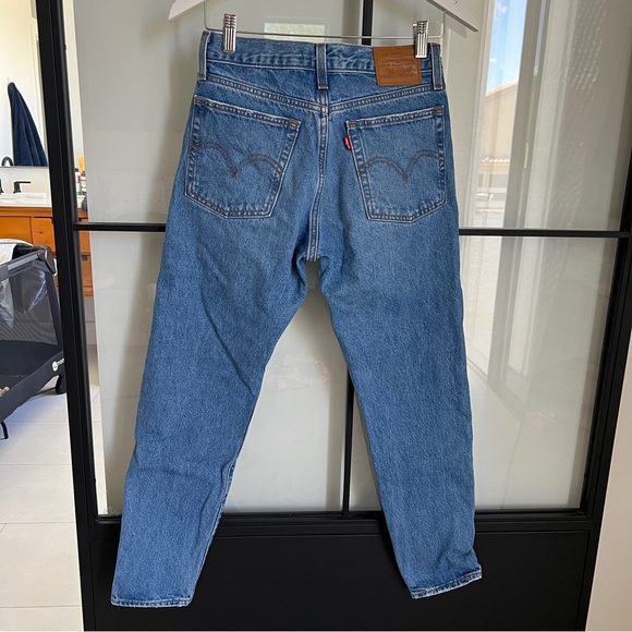 Levi’s Wedgie Icon Ripped High Waist Ankle Slim Jeans - Picture 4 of 12